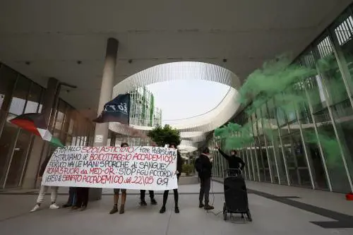Collettivi rossi pronti a a occupare scuole e università per celebrare i terroristi palestinesi