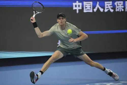 Atp Pechino, Sinner sconfitto in finale: Alcaraz rimonta e vince in tre set