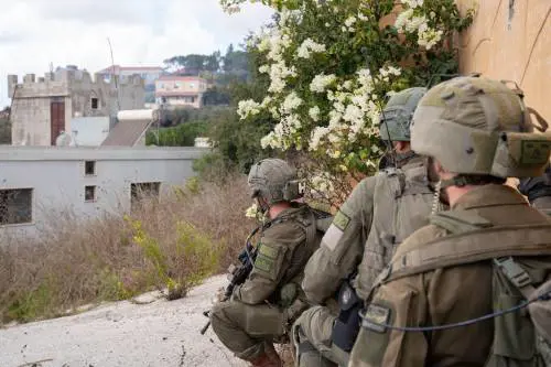 Israele: "Risponderemo all'Iran". Raid su Damasco: ucciso il genero di Nasrallah