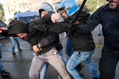 Scontri a Roma alla manifestazione pro Palestina