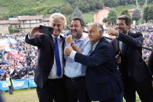 Salvini a Pontida: "Governo compatto. Manovra? Paghino i banchieri, non gli operai"