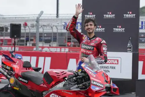 Bagnaia si prende tutto, anche i record: otto vittorie come i grandi