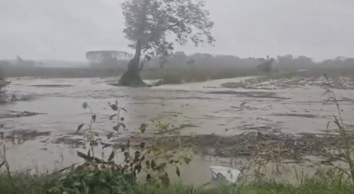 Maltempo, frane e allagamenti in Liguria: a Milano esonda il Lambro