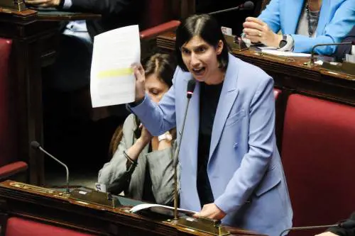 Schlein bacchetta i critici. Incombe il rischio Umbria