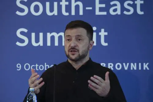I russi avanzano, Kiev mai così in difficoltà. Zelensky: "L'Occidente resta a guardare"