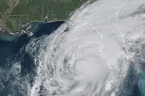 I 19 tornado le città sommerse: "La tempesta del secolo" devasta la Florida
