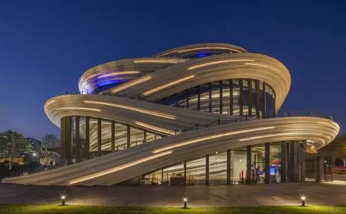 Il Salone del Mobile sulla via del design a Shanghai e Hong Kong