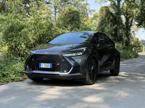 Toyota C-HR 2024: si rinnova, ma è ancora il miglior crossover ibrido?
