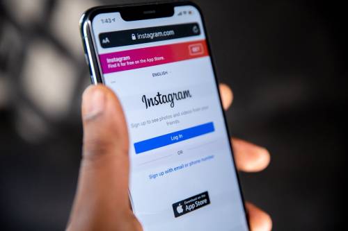Non parlate dei cracker su Instagram: ecco perché rischiate la censura