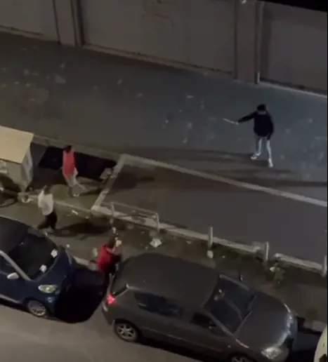 Un momento della rissa