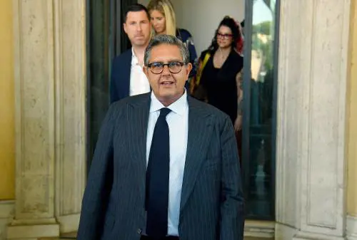 Il fascicolo sui giornali e l'inchiesta sulla fuga di notizie. I due "miracoli" di Genova