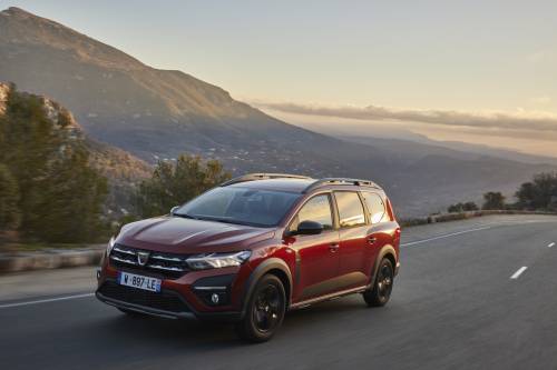 Dacia Jogger Hybrid 140: guarda la gallery del crossover ibrido multispazio