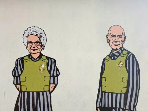 "Azione antisemita". Lo sfregio al murale di Liliana Segre in piazzale Loreto