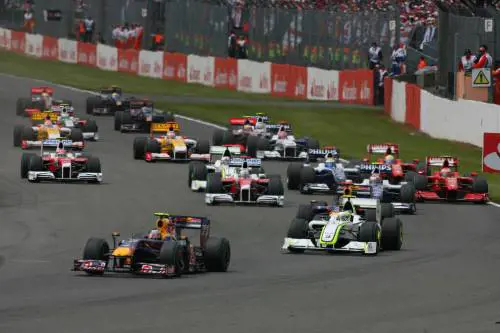 Se lo sport gioca con il fuoco: quei mini Gp in F1 e MotoGp