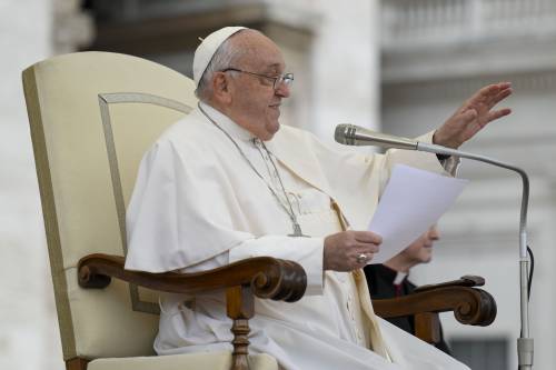 Una sola bara e riti snelli: il Papa riscrive le regole del (suo) funerale