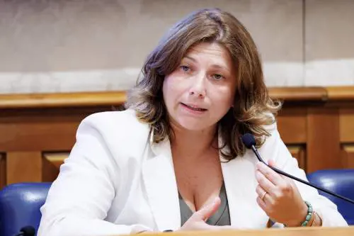 "Mai più bimbi comprati con accordi commerciali"