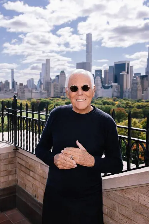 Armani salta le sfilate. "Riposo dopo il ricovero"