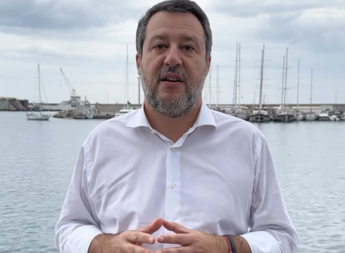 Salvini mobilita la Lega: campagna contro i "giudici politicizzati"