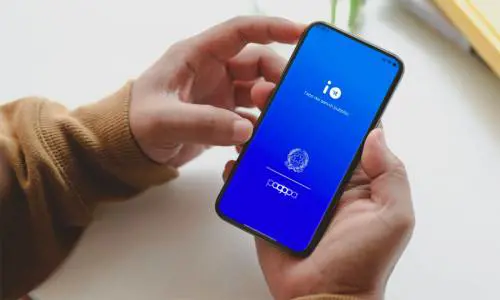 Pagamenti, pratiche e punti della patente, ecco cosa si potrà fare dall'app IO