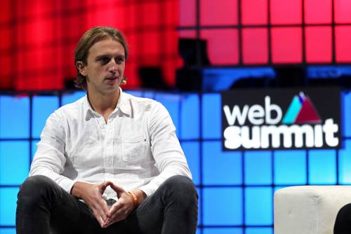 Revolut sfida le banche facendo il pieno di clienti