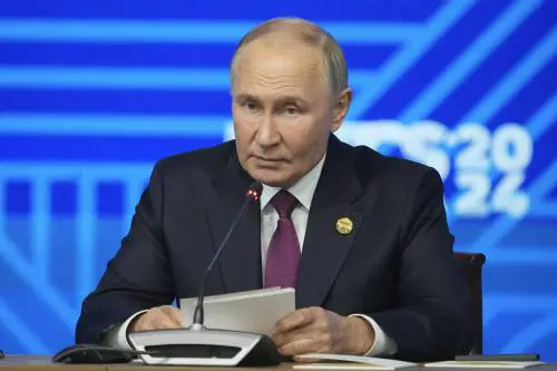 "Non può sopravvivere a un altro anno così". La profezia che fa tremare Putin