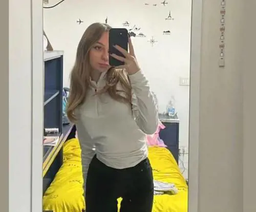Chi era Sara Centelleghe, la 18enne uccisa in casa a Costa Volpino