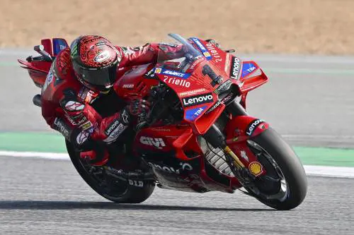 Se un motociclista insegna l'etica. Pecco: per Valencia rinuncio al titolo