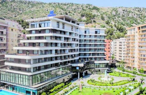 Ultimo agguato al piano Albania. Pd contro gli hotel per gli agenti