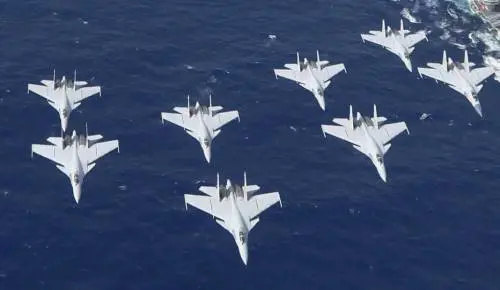Sistema anti-radar avanzato e armi potenziate: cosa sappiamo del nuovo J-15 "Squalo volante" cinese