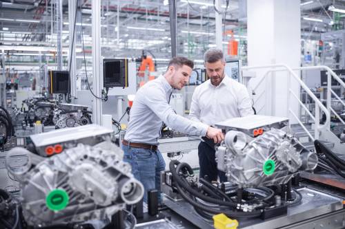 I segreti di Audi a Győr, dove elettrico e termico convivono