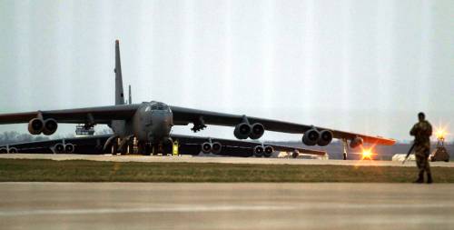 I B-52 americani per difendere Israele. Fermato portavoce di Bibi: "È una spia"