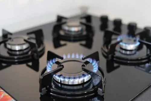 Gas, in sei mesi aumenti del 12% sul mercato libero: le cause dell’impennata dei prezzi