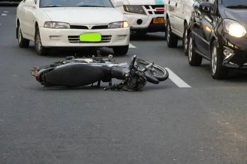 Auto prestata a un amico, chi è responsabile in caso di incidente? Cosa prevede la legge