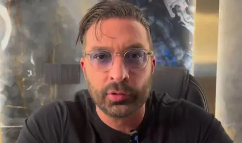 Il gioielliere-influencer Lorenzo Ruzza imbrogliato con un orologio rubato
