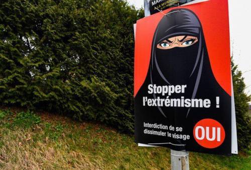 La Svizzera contro il burqa: vietato nei luoghi pubblici dal 2025