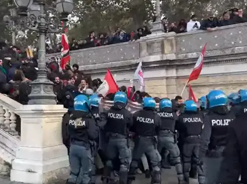 Scontri a Bologna, Meloni contro la sinistra: "Tollera i facinorosi"