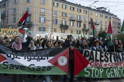 "Dobbiamo intensificare i cortei". Hannoun interviene dai pro Pal