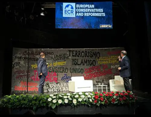 E La Russa riabbatte il Muro di Berlino nel 35° anniversario