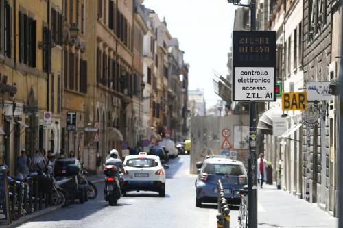 Domenica ecologica a Roma: stop alle auto in strada. Cittadini furibondi con Gualtieri