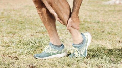 Over e dolori alle gambe, tutte le cause e i rimedi più validi