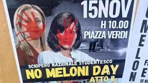 A Bologna i manifesti insanguinati