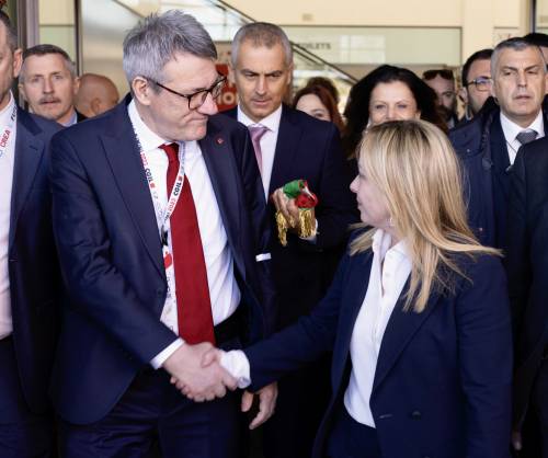 "Nessuna rivolta sociale quando si davano i soldi alle banche?". L'affondo di Meloni a Landini