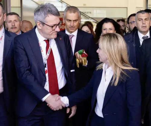 "Nessuna rivolta sociale quando si davano i soldi alle banche?". L'affondo di Meloni a Landini