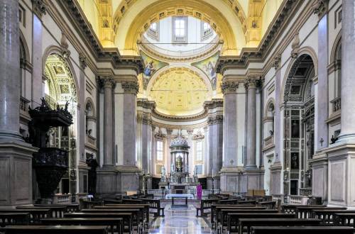 In San Fedele una messa senza fretta con banchetto finale