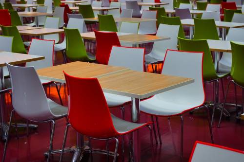 Pranzo alla mensa della scuola: 31 bambini finiscono in ospedale