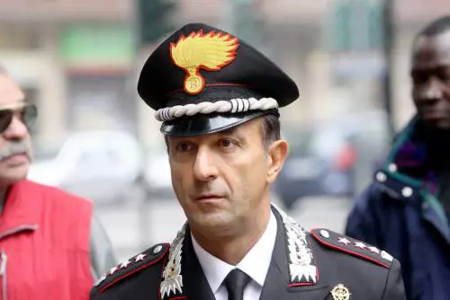 I nemici della sinistra: poliziotti e carabinieri