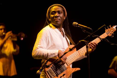 Richard Bona in scena al Blue Note. È in arrivo anche il mitico Barron