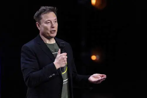 Tesla crolla in Germania (-59%): pesa l'appoggio di Musk alla Afd