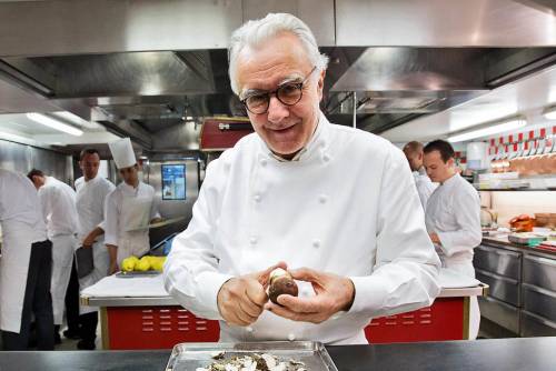 "I grandi chef come gli stilisti. L'alta cucina non morirà mai". Intervista ad Alain Ducasse