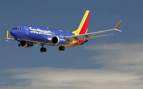 Dallas, aereo della Southwest Airlines colpito da un proiettile